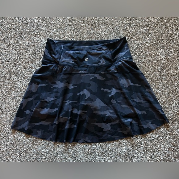 ATHLETA Ace Tennis Skort 15.5" Printed Black Camo Size S GUC Tenniscore - Picture 10 of 16